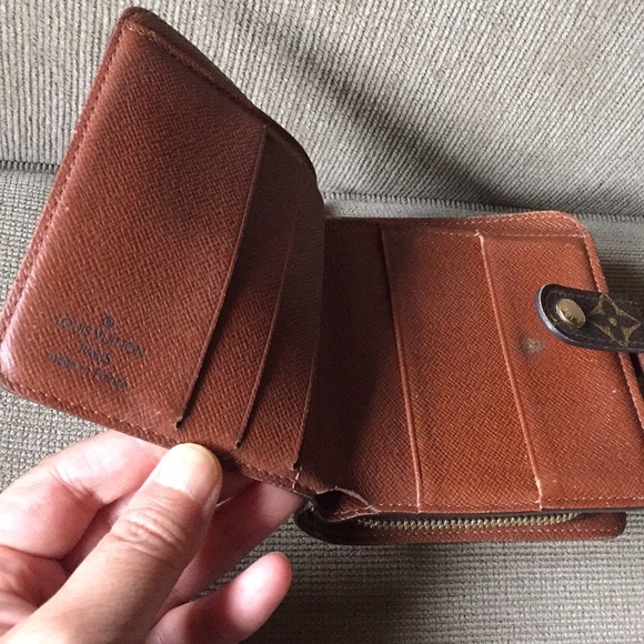 Louis Vuitton compact zippy wallet - Picture 5 of 8